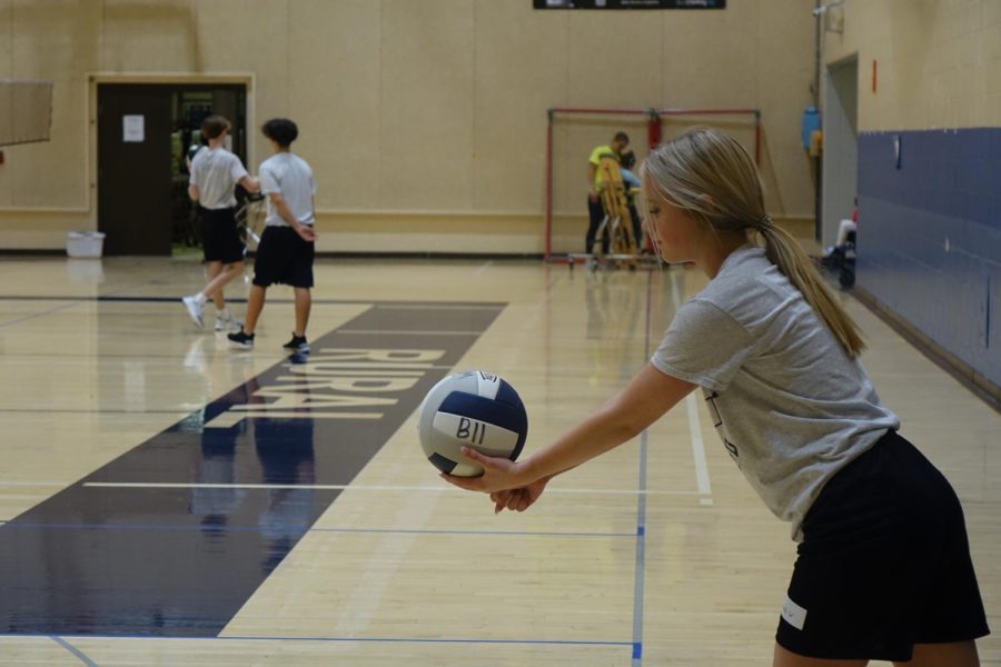On January 26th, 8th grader Jolie Workman serves the volleyball during Ms. Lindstroms 2nd hour P.E class in Gym A for the volleyball unit. Story by DaeVeon Campbell.