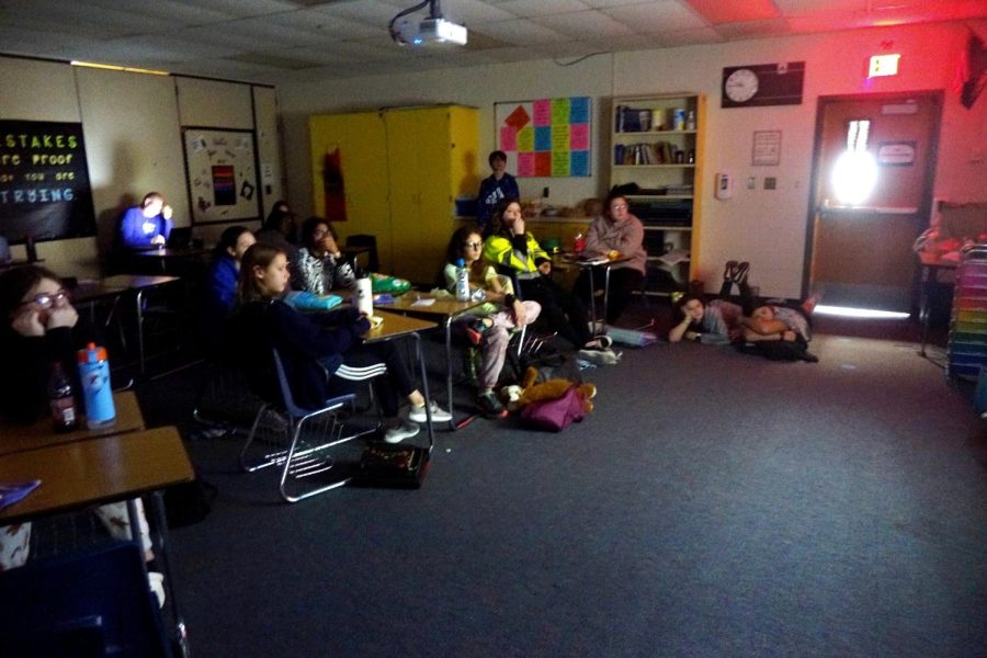 Eclipse students gather in Mrs. English’s room to watch a movie on March 9th as an end of 3rd quarter celebration. The teachers wanted to have a work-free day for the students. English said, “Any of the students can go just to have a fun day before break.” Caption by Raelynn Graves & Taylor Smith.

