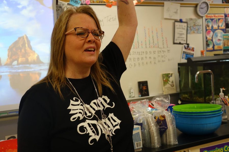 Mrs. McDonald, 7th grade ELA teacher on the Voyager team, sings with her class to the song “Golden Hour” by JVKE on March 9th, the last day of 3rd quarter. Caption by Ava Moore.
