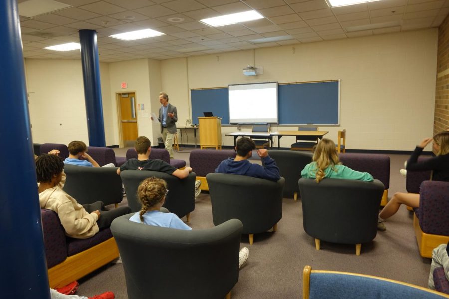 On Tuesday May 2nd Mr. Bell, the Librarian of Washburn Rural Middle School, talks to the Champion ELA class in the Library about summer reading. Bell said, “the Middle School Summer Checkout is where Students can checkout up to ten books and return them in the fall.” 