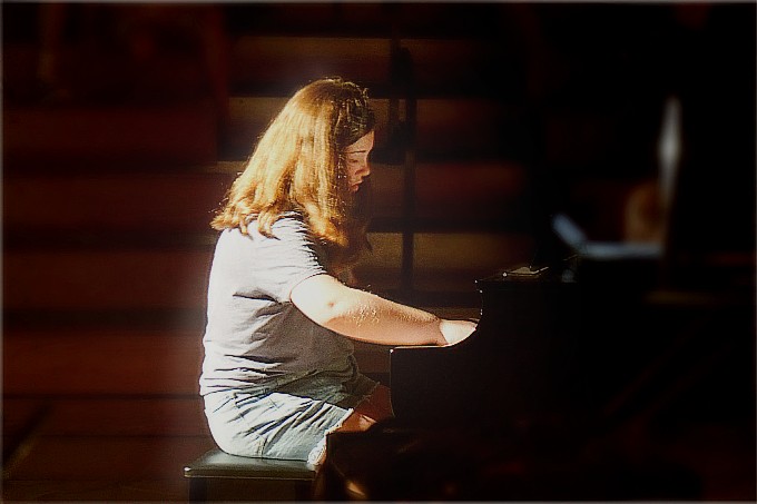 Finley Guccione plays Rush E on the piano