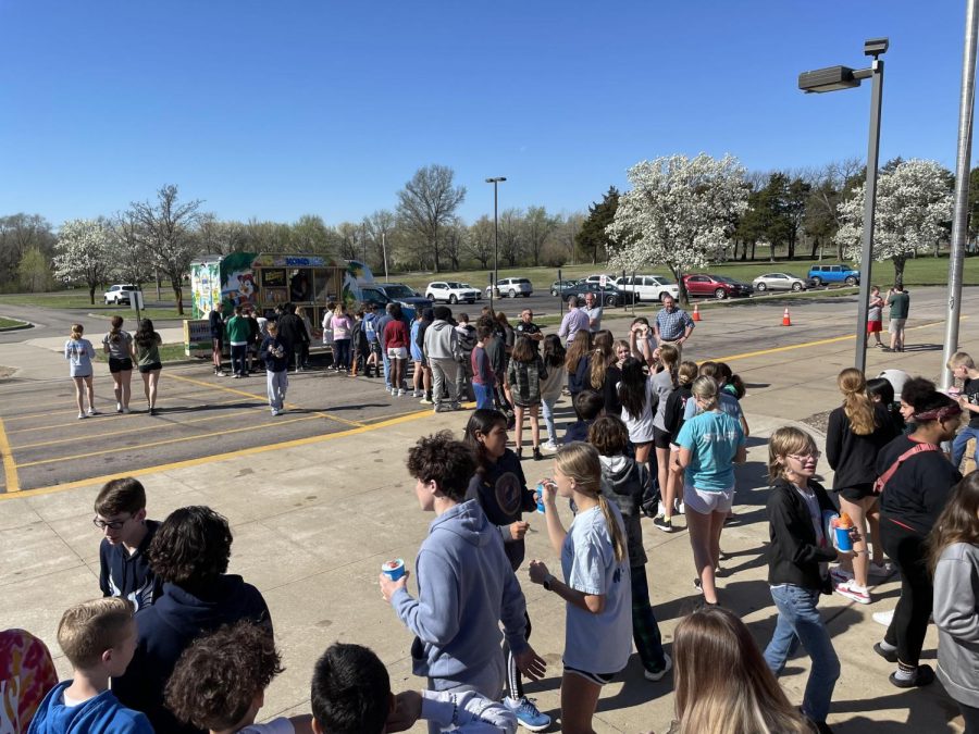 7th grade students line up for Kona Ice on April 11th at WRMS. Lucas Penrod, a 7th grader, says he wants Kona Ice to return. “It raises money for the school, and it tastes good.”